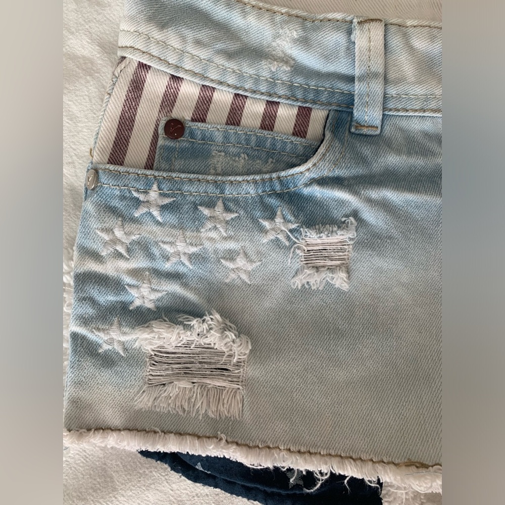 Patriotic Jean shorts - Picture 2 of 7